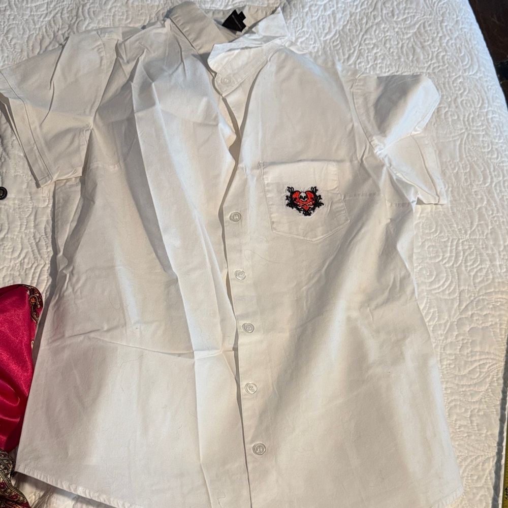 Women’s White Short Sleeve Shirt with Heart Embroidery - form fitting